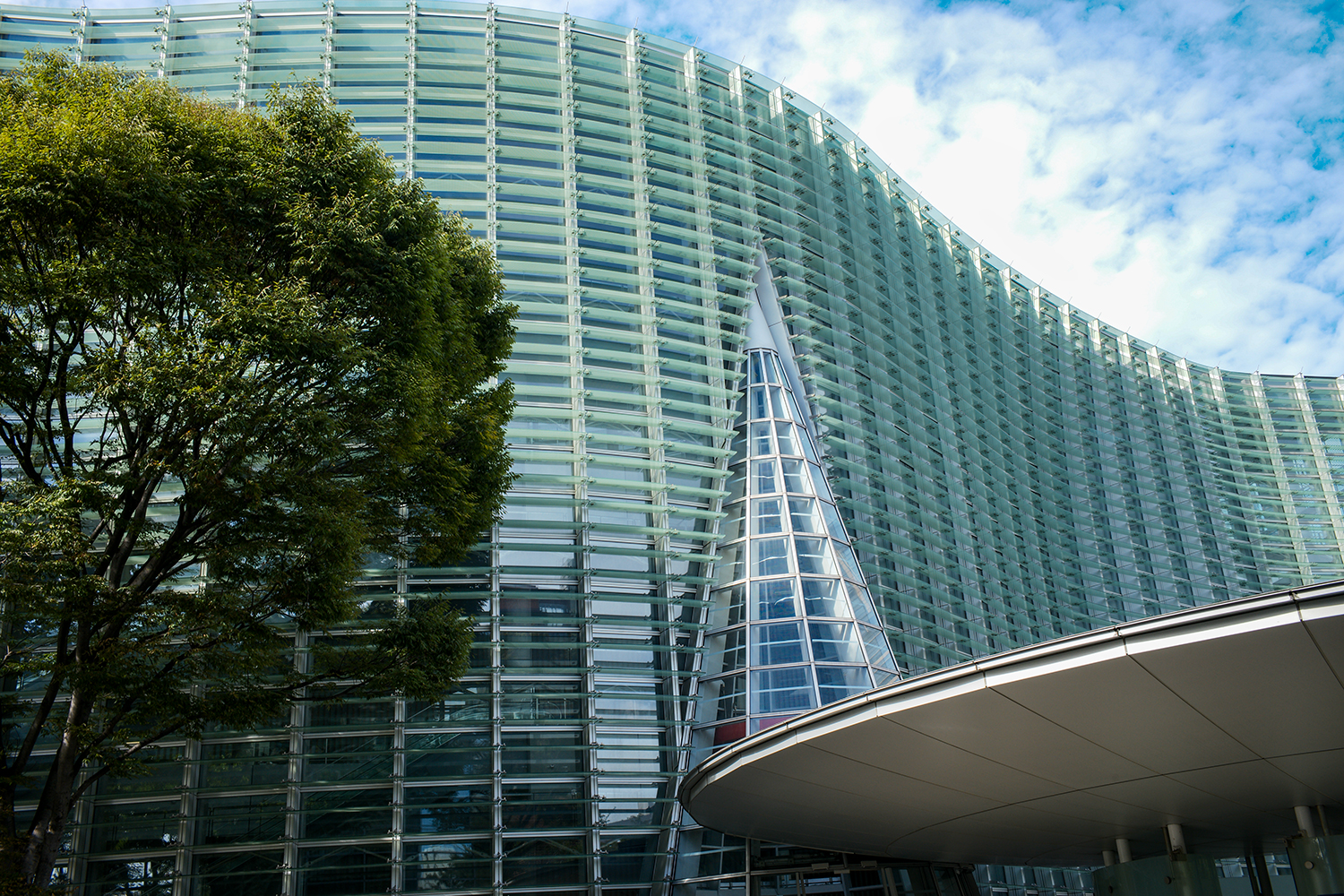 ズミクロンsummicron35ｍｍF2の作例国立新美術館