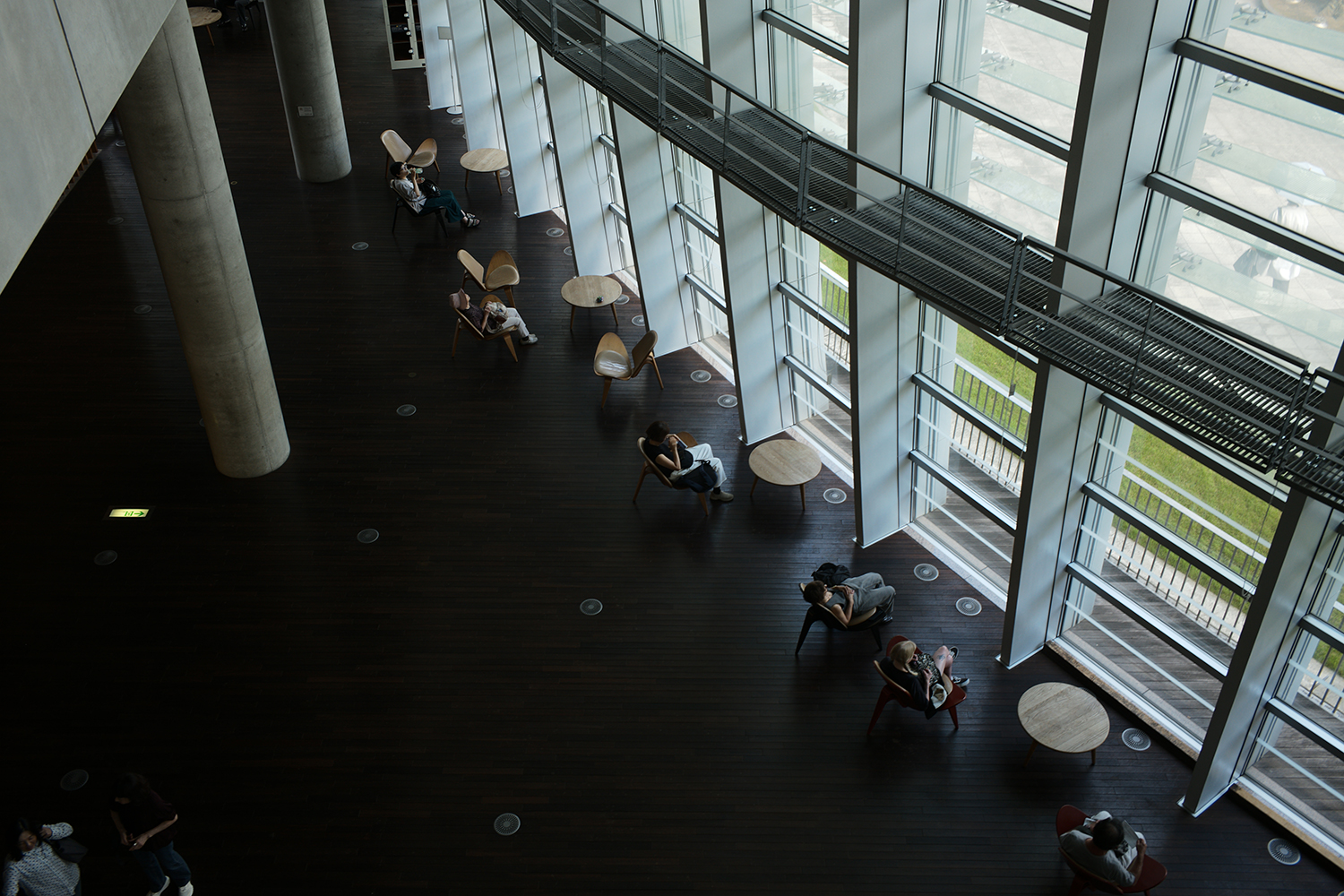 Summicron 35mm F2で撮影した国立新美術館の外観（ズミクロン35mmF2作例）