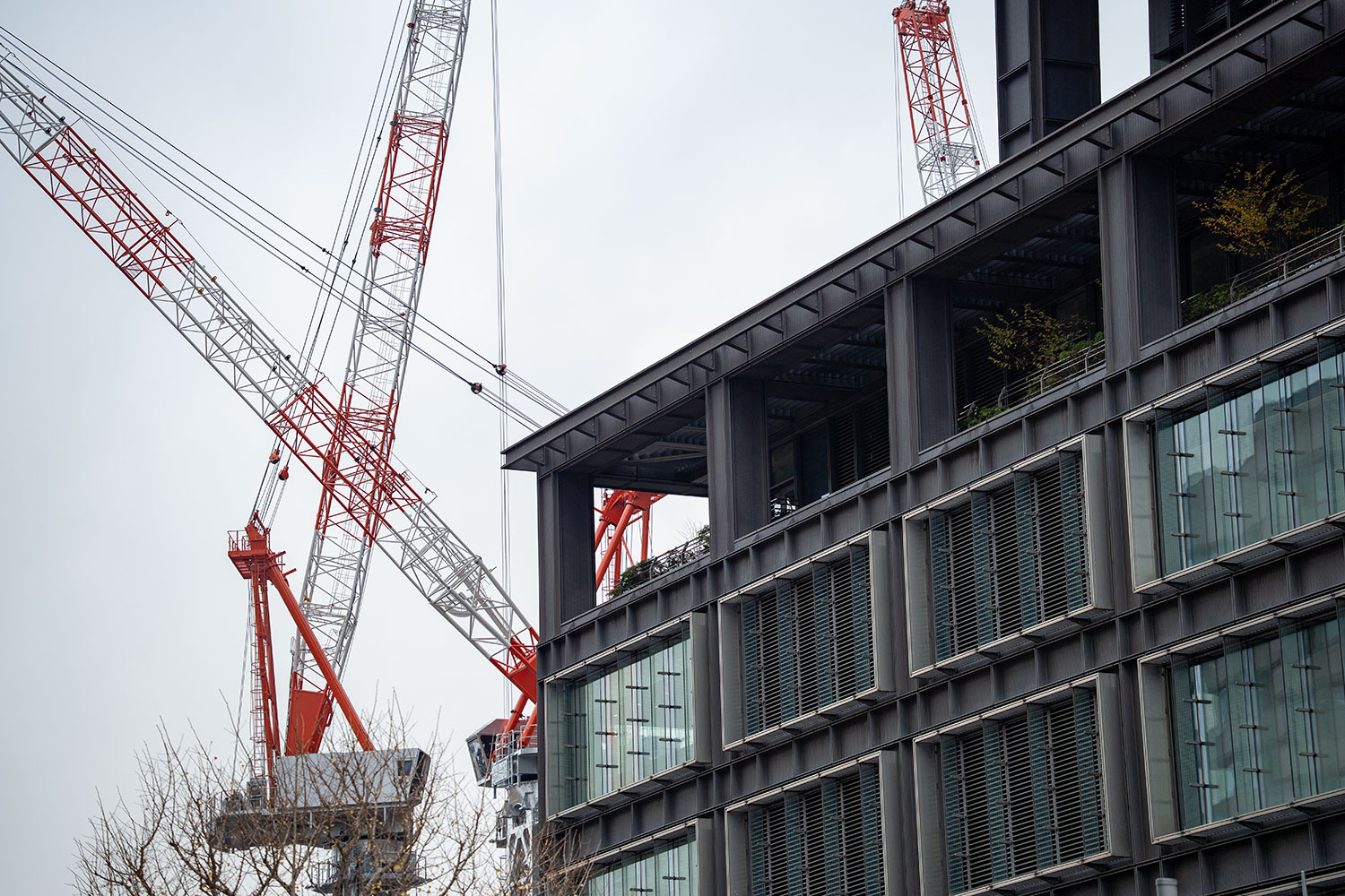東京駅周辺を望遠で撮影した風景