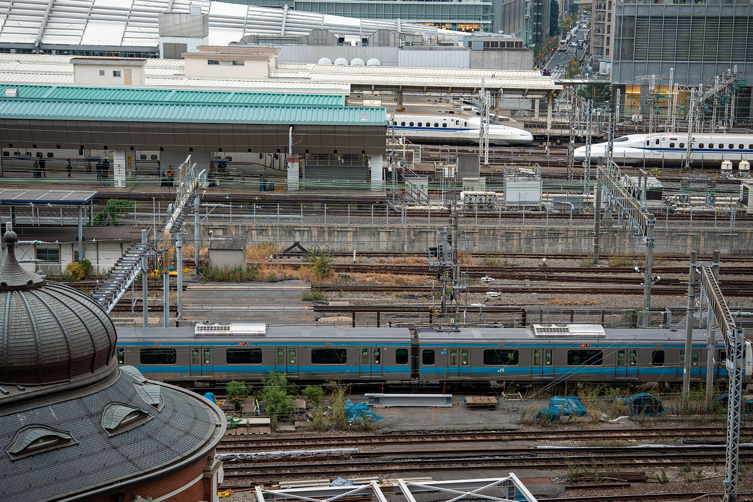 東京駅の線路の重なりを望遠で切り取った一枚