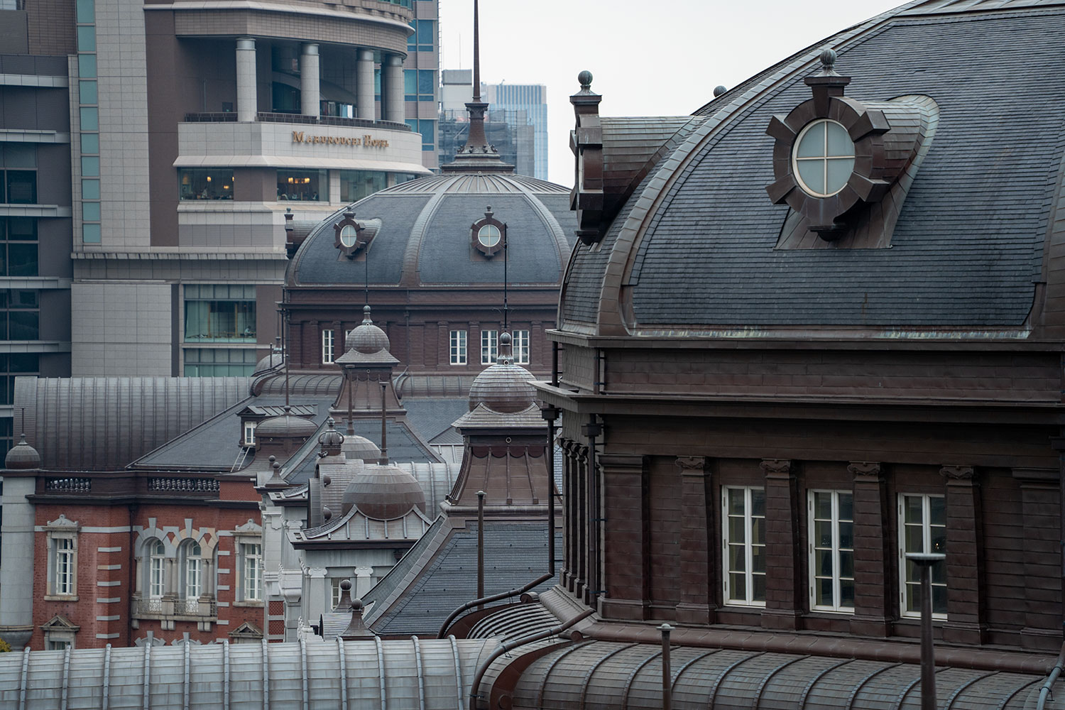 東京駅を望遠で