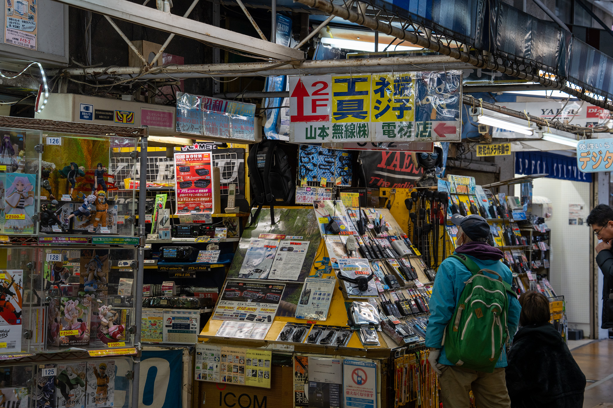 秋葉原電気街をタムロン70-180mmG2で