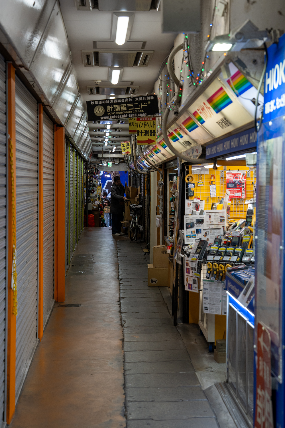 秋葉原電気街スナップtamron70-180mm