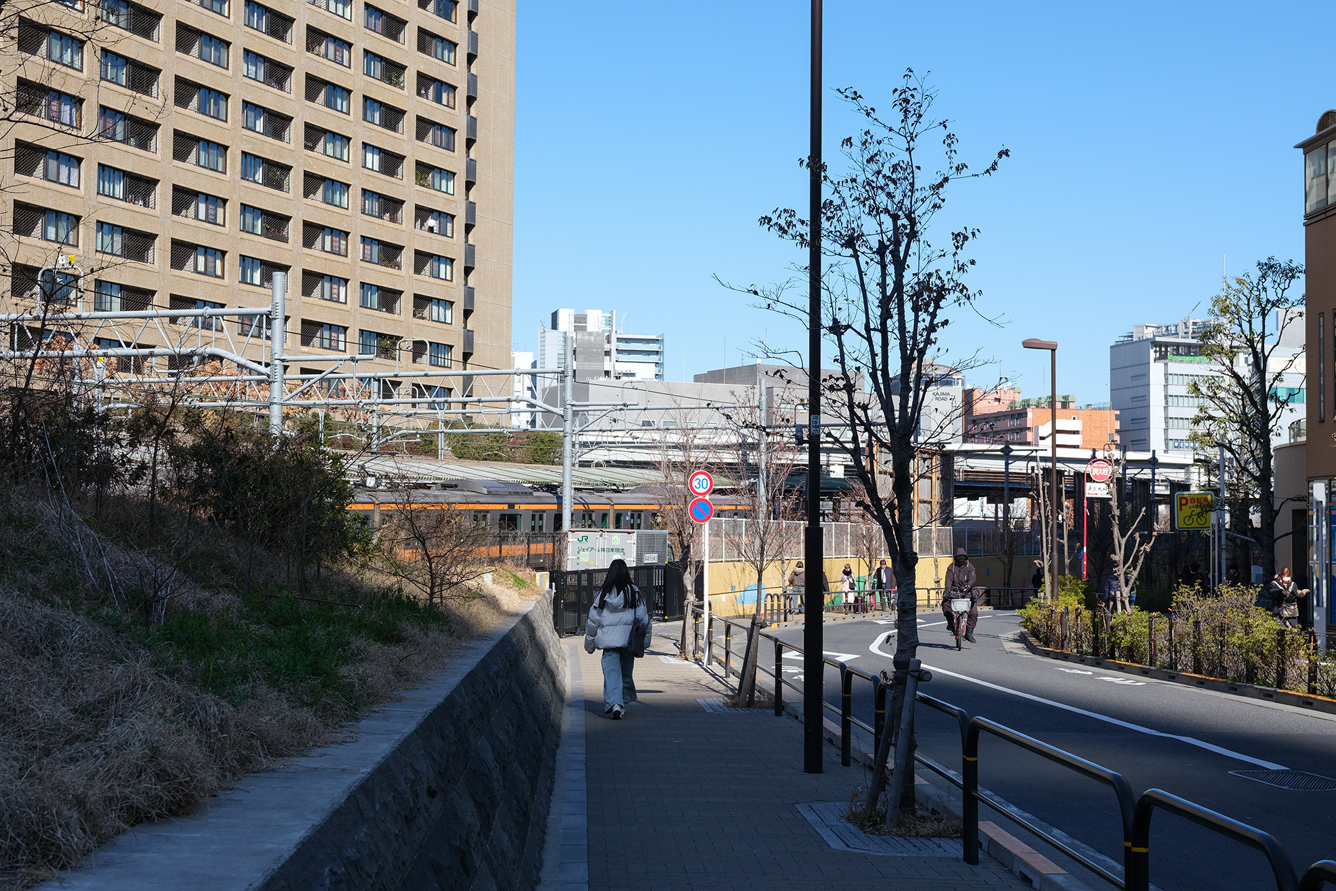 GFX100RFで撮影した飯田橋周辺の中央線スナップ